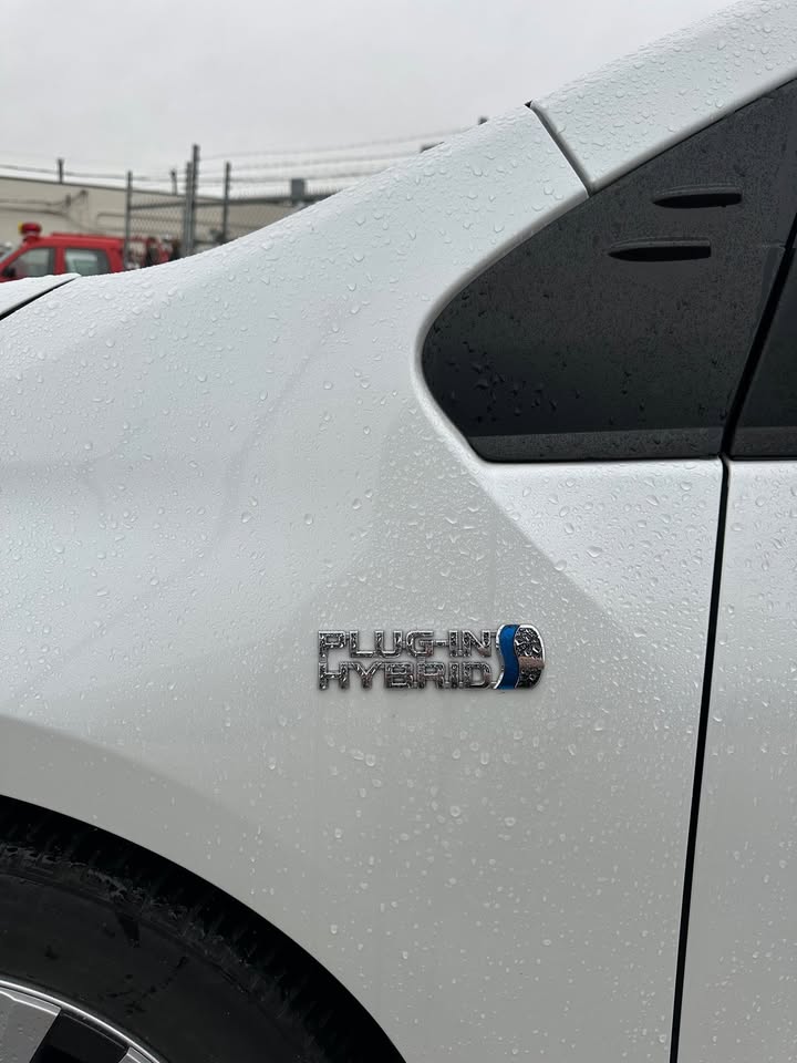 Toyota prius plug in hybrid